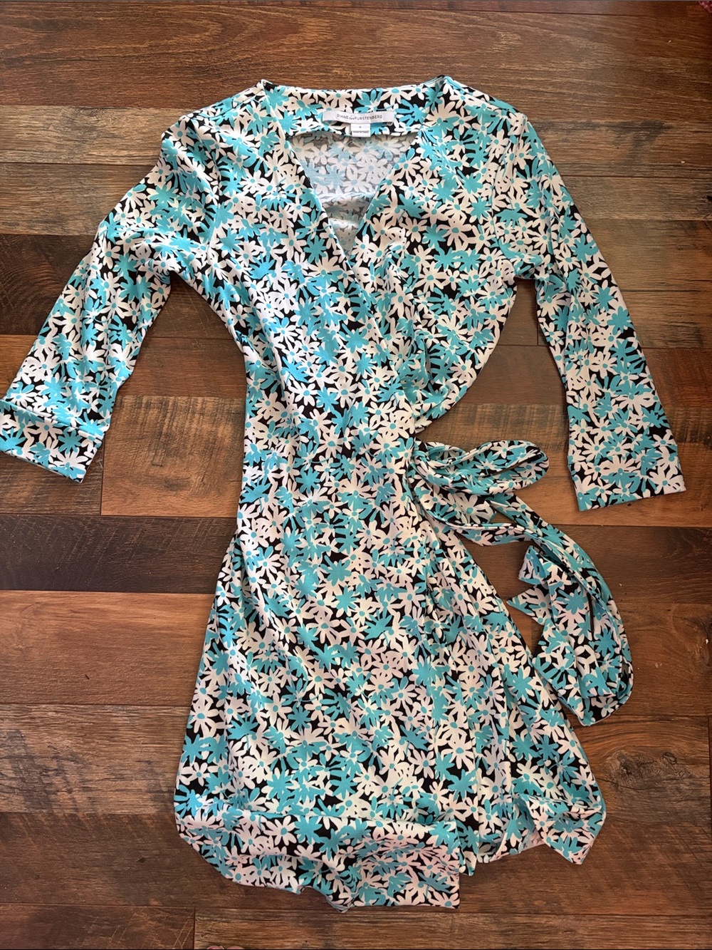 Diane von Furstenberg Classic Wrap Around Dress, B/W & Turquoise Floral size 0